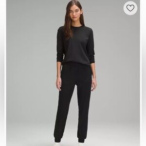 Lululemon Stretch High-Rise Jogger Full Length in Black (Size 2)